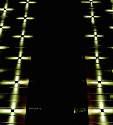 Applique murale contemporaine - ITRACE - BSI LIGHTING TECHNOLOGIES INC. - d'extérieur / face en verre trempé / en fonte d'aluminium