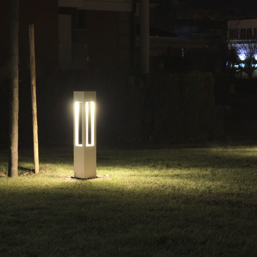 Borne d'éclairage de jardin - ILARA - BSI LIGHTING TECHNOLOGIES INC. - urbaine / contemporaine / en aluminium