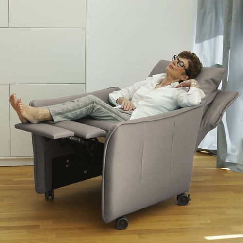 Fauteuil contemporain - AR-100-20-20-20-010 - PLACE TO BE. - en cuir / en tissu / avec repose-pieds
