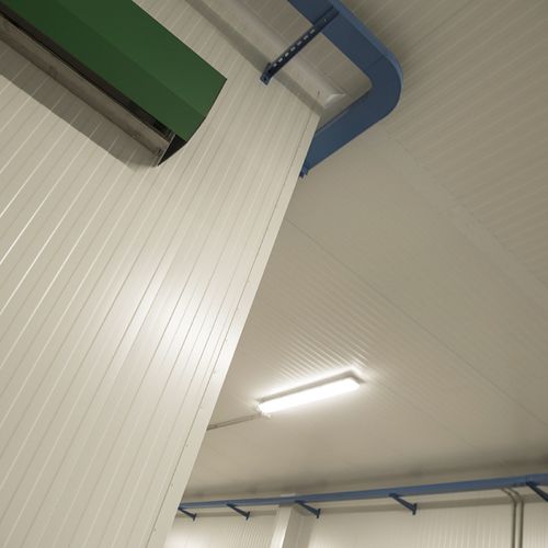 Panneau sandwich pour façade - ISOBOX PLISSÉ - ISOCINDU SA DE CV - pour mur / pour cloison / 2 faces métalliques