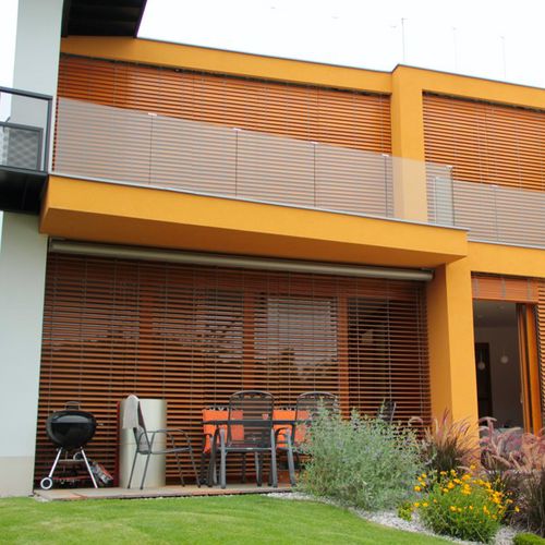Store vénitien - Heliotech, s.r.o. - pour fenêtre / en pin / d'extérieur