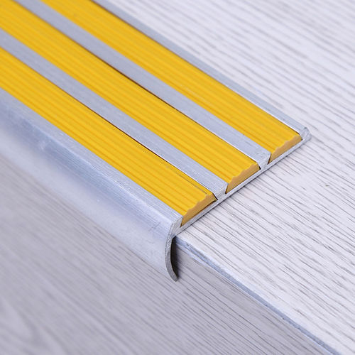 Nez de marche en aluminium - Shanghai Weidan Decorative Materials Co., Ltd - en PVC / antidérapant