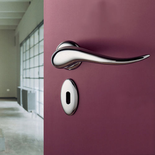 Poignée pour porte - APRITI - KLEIS - en aluminium / contemporaine / aspect argenté