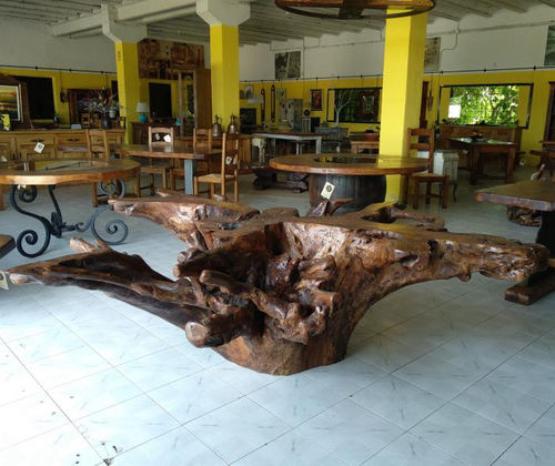 Table à manger de style rustique - T-06 - El roure vell - en bois / avec piètement en bois / résidentielle