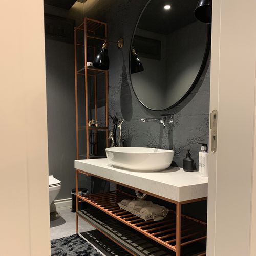 Salle de bain contemporaine - Tugra Mobilya - en bois