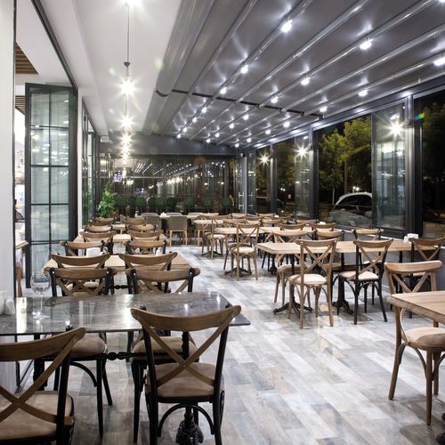 Ensemble table et chaises contemporain - Tugra Mobilya - en bois / pour restaurant