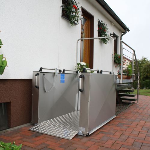 Plateforme élévatrice pour fauteuil roulant - MB1000 - liftwerk - pour bâtiment / à usage professionnel / d'extérieur