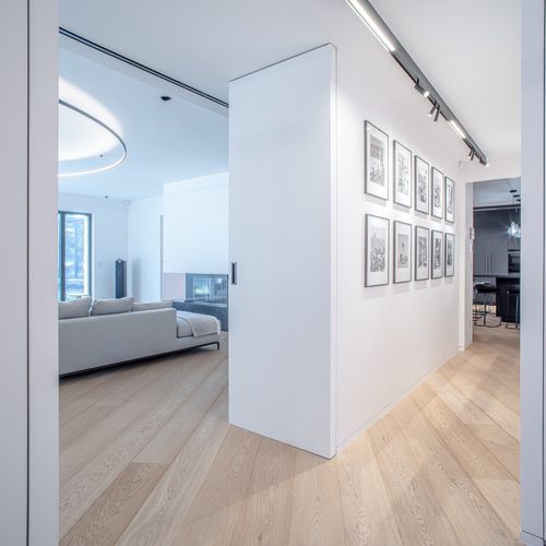 Porte à pivot - ELEZIO - d'intérieur / en bois massif / en aluminium