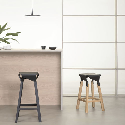 Tabouret de bar contemporain - NAOSHIMA 701 - Vergés - en bois massif / en bois courbé / avec piètement en bois