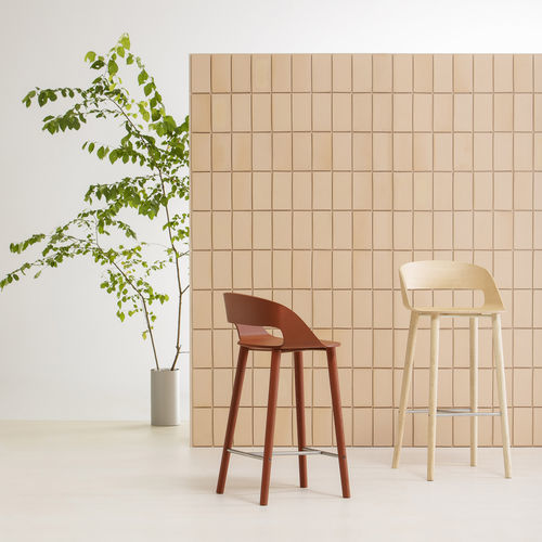 Tabouret de bar contemporain - GOOSE - Vergés - en frêne / en acier / avec piètement en bois