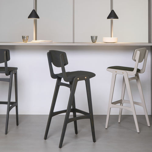 Tabouret de bar contemporain - GLÖWR - Vergés - en tissu / en hêtre / avec piètement en hêtre
