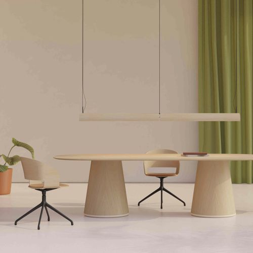 Table design - CONIC - Vergés - en frêne / avec piètement en contreplaqué / ronde