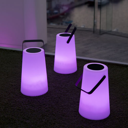Lampe enceinte baladeuse - NOMADA - NEWGARDEN - suspension / en polyéthylène / contemporaine