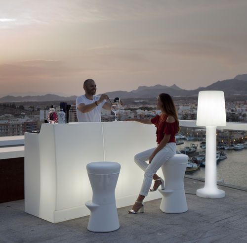 Comptoir de bar - SICILIA - NEWGARDEN - en polyéthylène / droit / lumineux