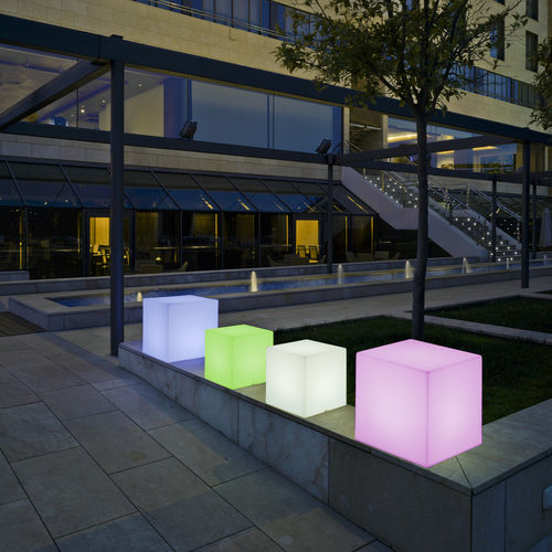Table basse contemporaine - CUBY 32 - NEWGARDEN - en polyéthylène / avec piètement en polyéthylène / carrée