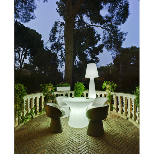 Table contemporaine - CAPRI 75 - NEWGARDEN - en polyéthylène / avec piètement en polyéthylène / ronde