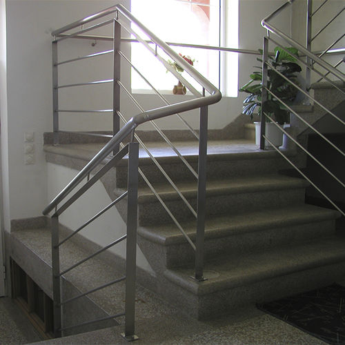 Escalier droit - Ban-Inox - à marches en marbre / structure en béton / résidentiel