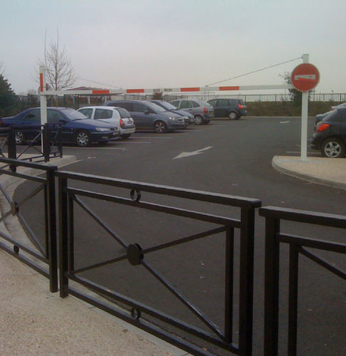 Barrière de protection - AQUITAINE - Activia Mobilier Urbain - fixe / en acier / en acier galvanisé
