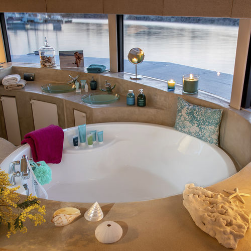 Bâtiment flottant - ANTHENEA WELLNESS - ANTHENEA - pour centre de bien-être / pour spas / contemporain