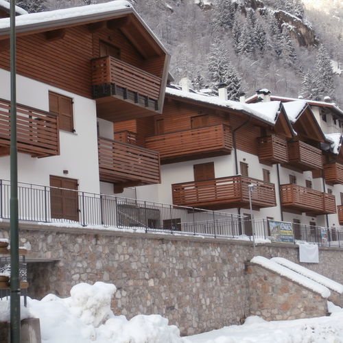 Maison préfabriquée - MOUNTAIN RESORT - Eco-Resorts - en bois massif empilé / écologique / à économie d'énergie