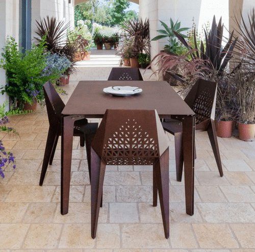 Table contemporaine - LEGGERO_001 - Trackdesign - en acier COR-TEN® / avec piètement en acier / rectangulaire