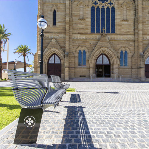 Banc public contemporain - SB4 - Urban Fountains and Furniture - en acier / avec dossier / avec accoudoirs