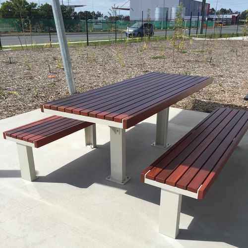 Table de pique-nique contemporaine - PT02  - Urban Fountains and Furniture - en bois / en aluminium / avec piètement en métal