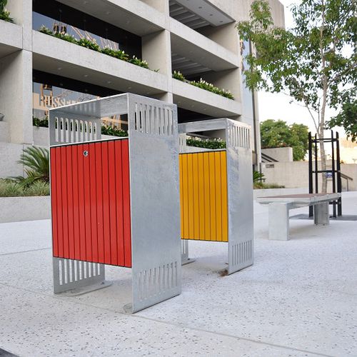 Poubelle publique - ASTON  - Urban Fountains and Furniture - en acier / avec couvercle / contemporaine