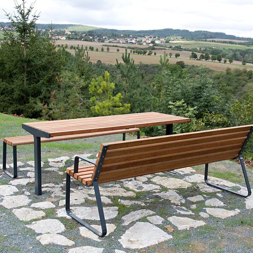 Table contemporaine - PIKO - STREETPARK s.r.o. - en bois / avec piètement en acier galvanisé / rectangulaire