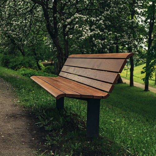 Banc public contemporain - NISHA - STREETPARK s.r.o. - en bois massif / en fonte / avec dossier