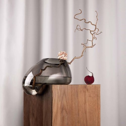 Vase contemporain - Gutta  - NOOM - en verre soufflé / fait main / de table