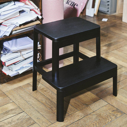 Tabouret contemporain - ARISE - MILLION - en chêne / avec repose-pieds / noir