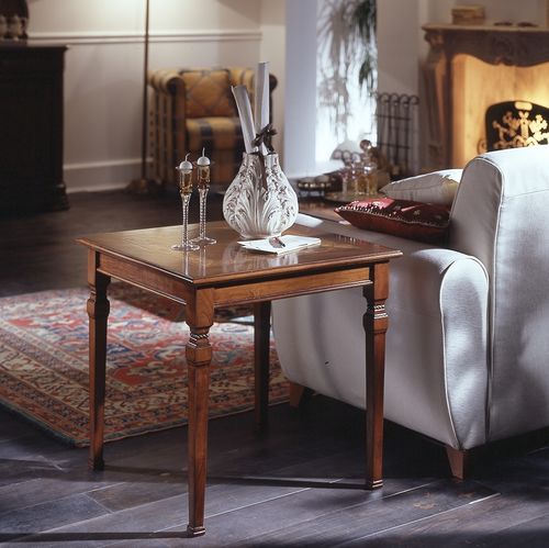 Table d'appoint classique - D501 - MOLETTA MOBILI - en cerisier / avec piètement en bois / carrée