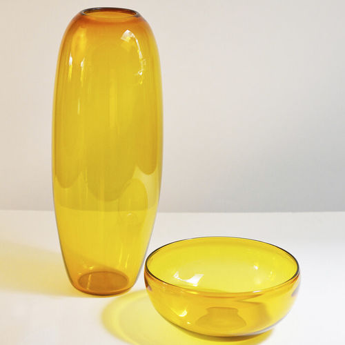 Vase contemporain - TALL DIVA™ VASE - Amel Chamandy® Designs - en verre soufflé / fait main / jaune