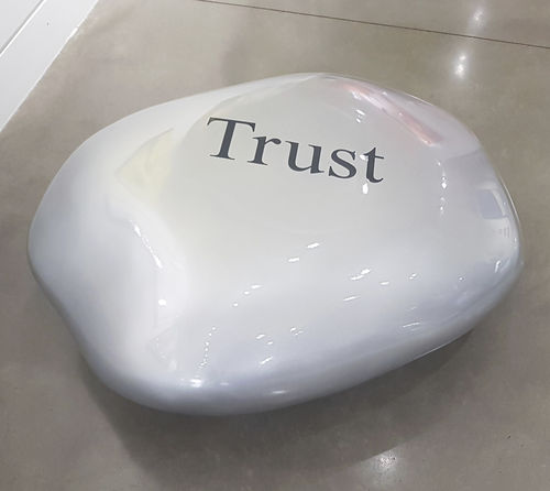 Banc design original - TRUST - Amel Chamandy® Designs - en fibre de carbone / fait main / pour commerce