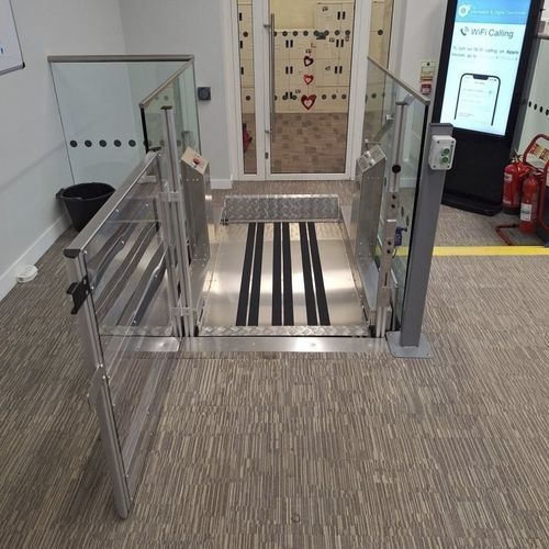 Plateforme élévatrice pour fauteuil roulant - Tech Lift 500 - Tech Line Sweden - pour bâtiment / à usage domestique / à usage professionnel