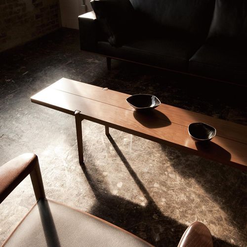 Table basse contemporaine - WING LUX - CondeHouse - en bois massif / avec piètement en chêne / avec piètement en noyer