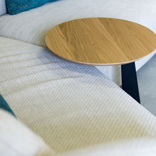 Table d'appoint contemporaine - MOLA LUX - CondeHouse - en bois / avec piètement en métal / ronde
