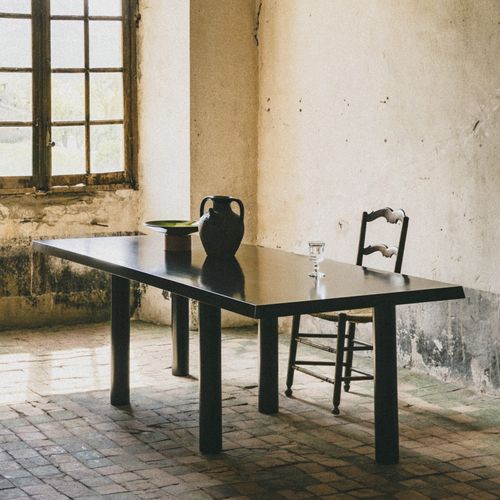 Table contemporaine - TAULO - Midi - en chêne / avec piètement en chêne / rectangulaire