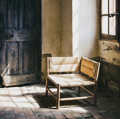 Fauteuil contemporain - CHAMINÈIO  - Midi - en paille / en chêne / d'angle