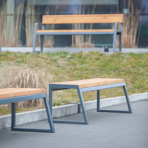 Banc public contemporain - Amager - Københagen Outstanding - en bois / en acier à revêtement par poudre / sans dossier