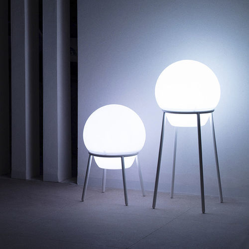 Lampe sur pied - Lace - MOWEE - nomade / en acier inoxydable laqué / en polyéthylène