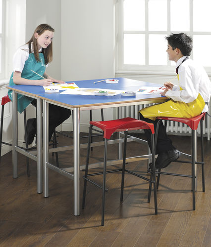 Tabouret contemporain - WSM - metalliform - en plastique / empilable / avec repose-pieds