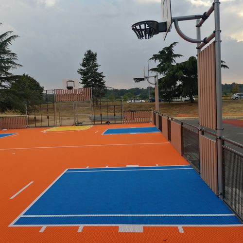 Sol sportif d'intérieur - MULTISPORTS - PLAYSPORTS EUROPE - d'extérieur / synthétique / en polypropylène