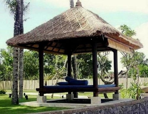 Gazebo en teck - ALANG - Beach Concept - en merbau / toit de chaume / structure en bois