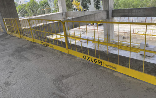 Garde-corps en métal - SAFETYBOARD - OZLER Formwork - grillagé / d'extérieur / pour escalier