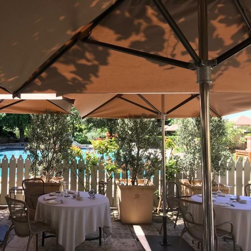 Parasol à mât central - Terrasse  - MOUSSES ETOILES - en tissu acrylique / en Sunbrella® / en aluminium