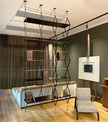 Séparateur d'espace en bois - THE SHELF - craftvoll - en acier / en laiton / professionnel
