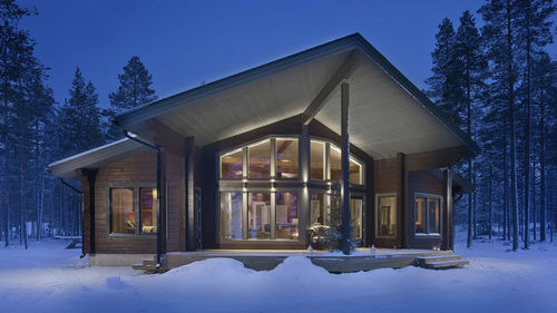 Maison en bois massif empilé - NUUNA 87S - Kuusamo Hirsitalot Oy - modulaire / contemporaine / de plain-pied