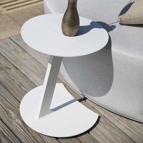 Table d'appoint contemporaine - BOLERO - IVINI - en aluminium / avec piètement en aluminium / ronde